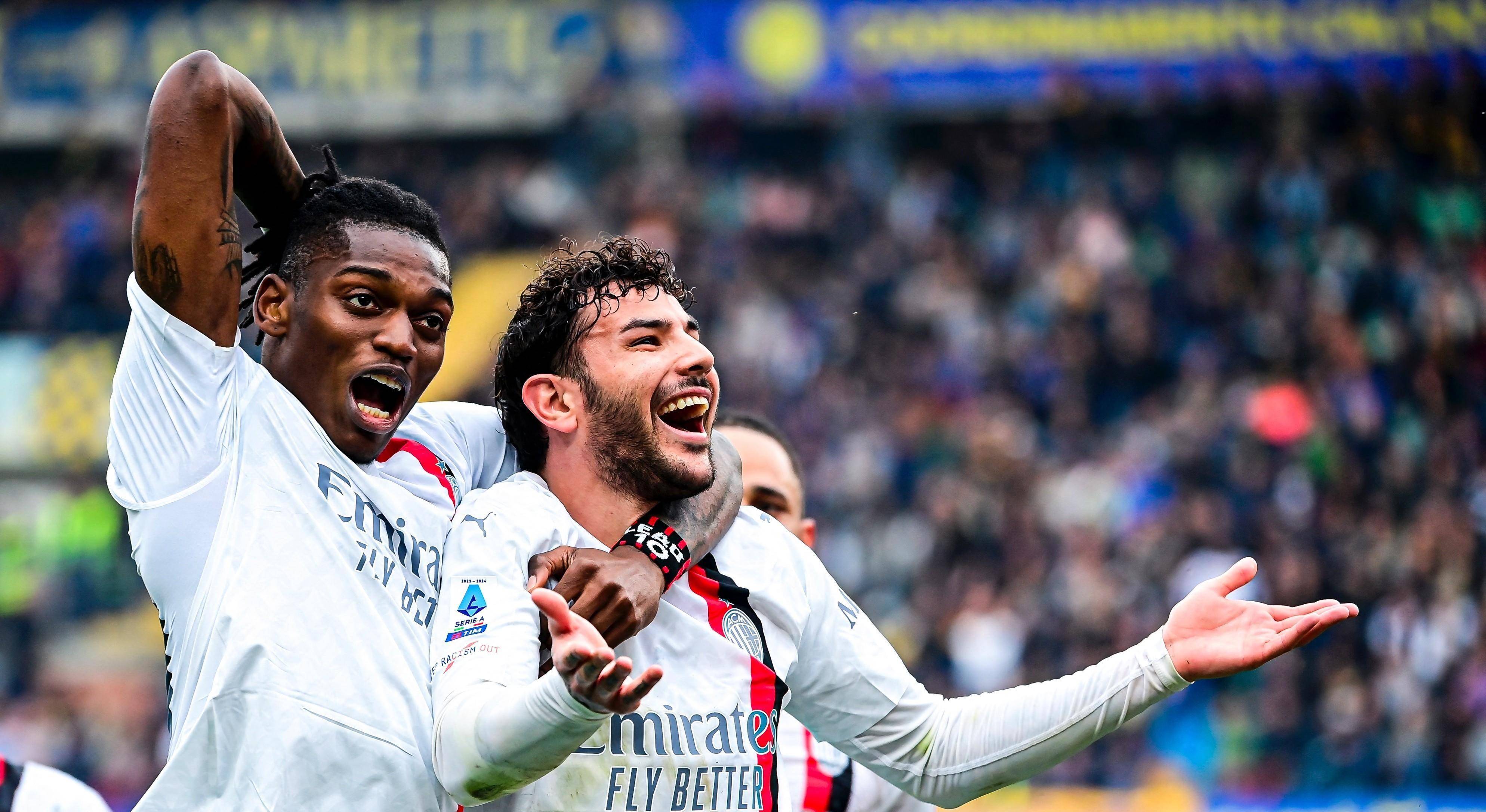 开云体育登录-关于AC米兰球迷疯狂庆祝，球队表现出色的信息