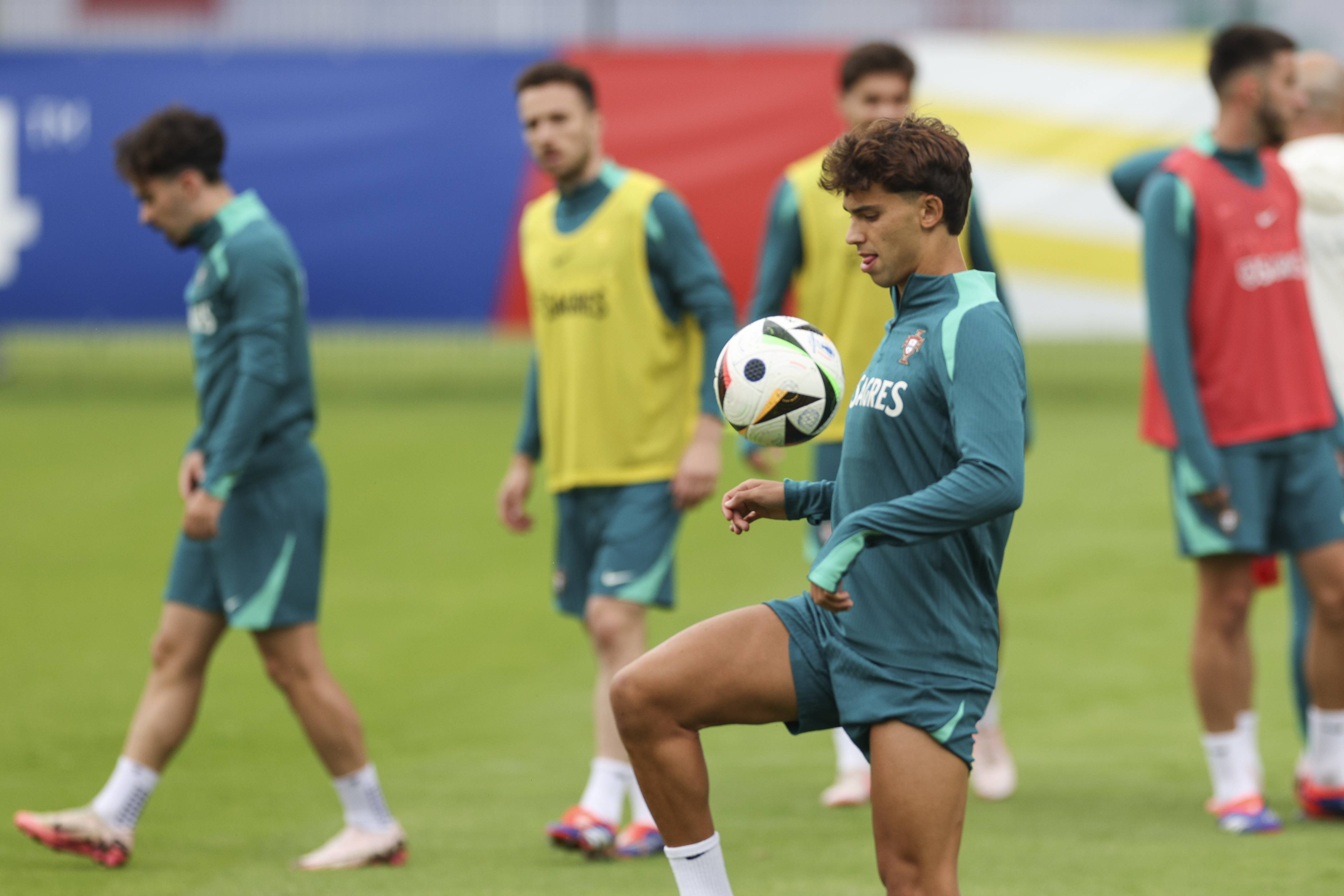 瑞典瑞士葡萄牙荷兰欧锦赛小组赛角逐激烈的简单介绍