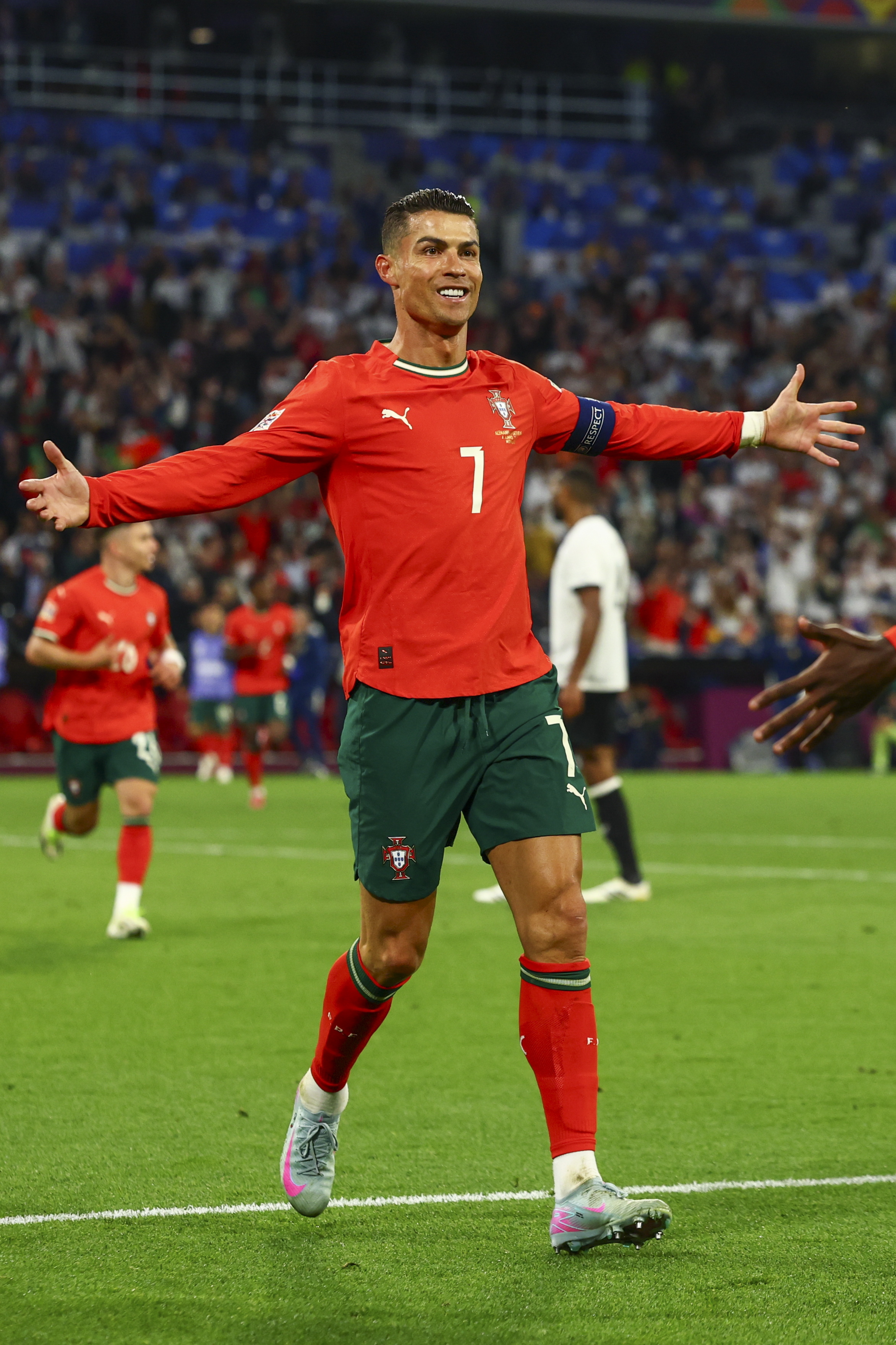 开云体育平台APP-包含葡萄牙队员备战训练表现不俗,期待战绩的词条