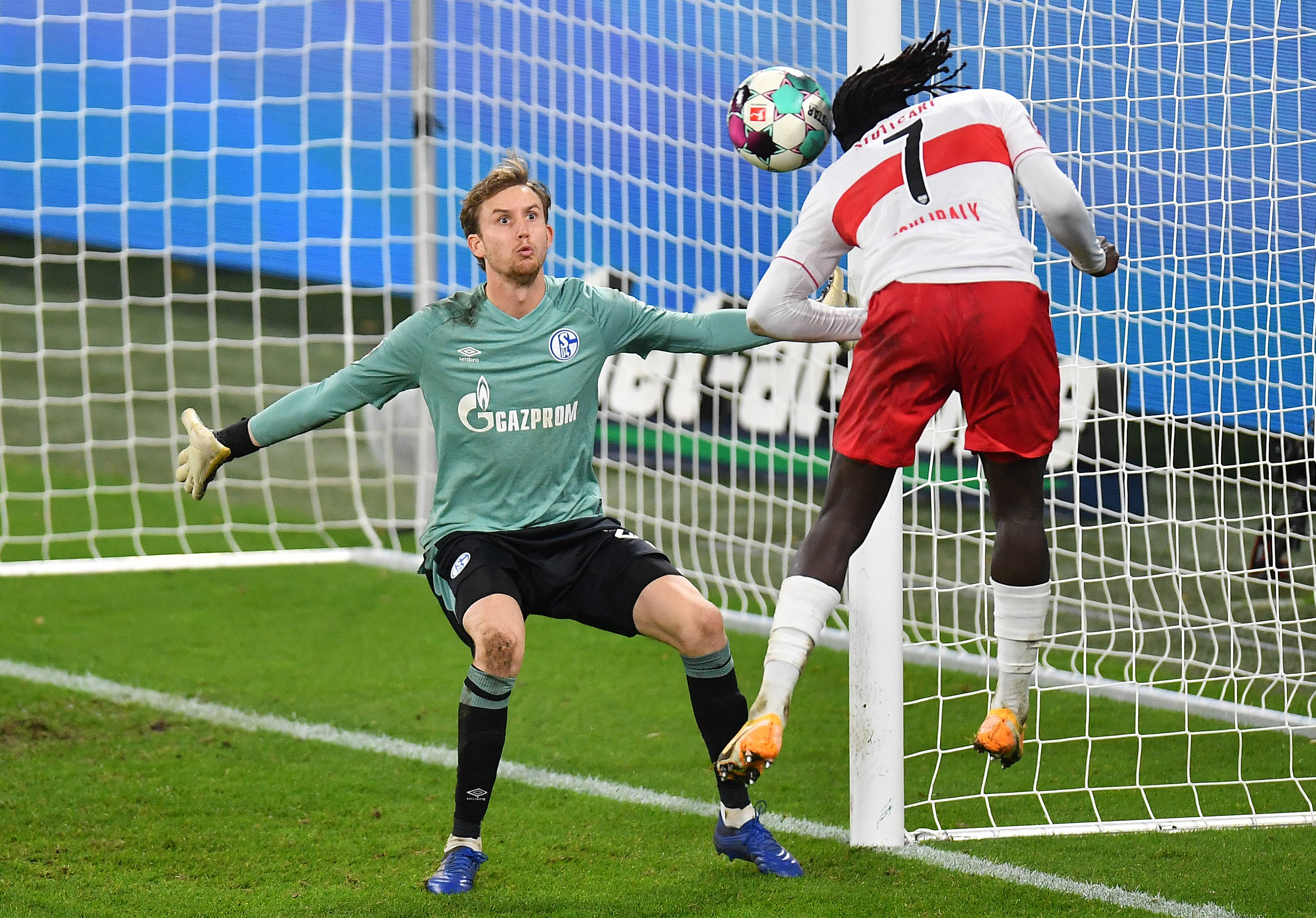 开云平台-包含沙尔克战平对手，稳定于中游位置的词条