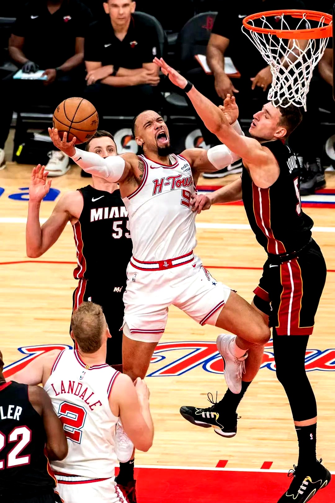 包含热火取得关键胜利，保持不败走势的词条