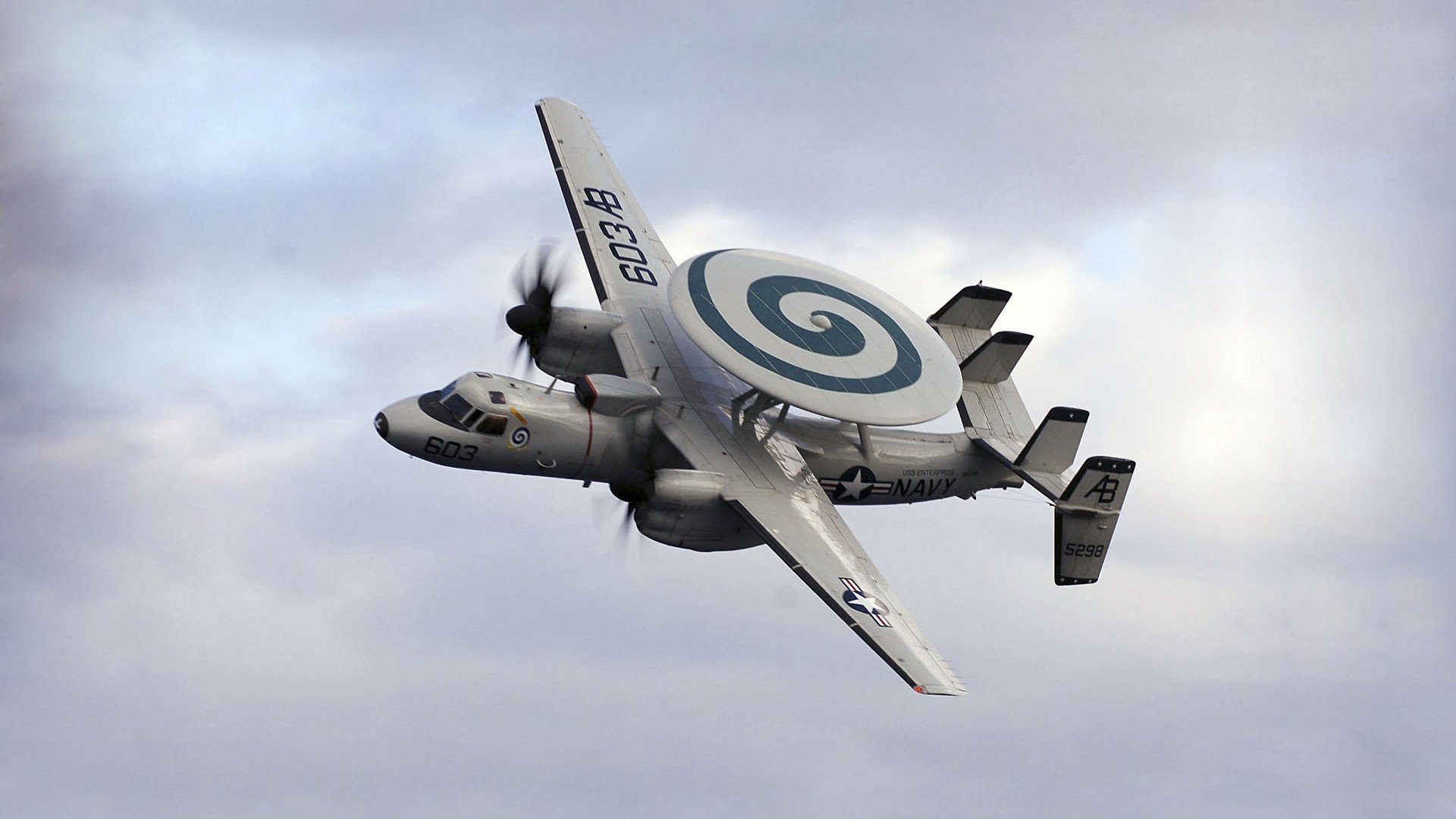 开云官网-蓝色迷宫与北方闪电，那不勒斯的混沌美学如何激发出最强的哈兰德