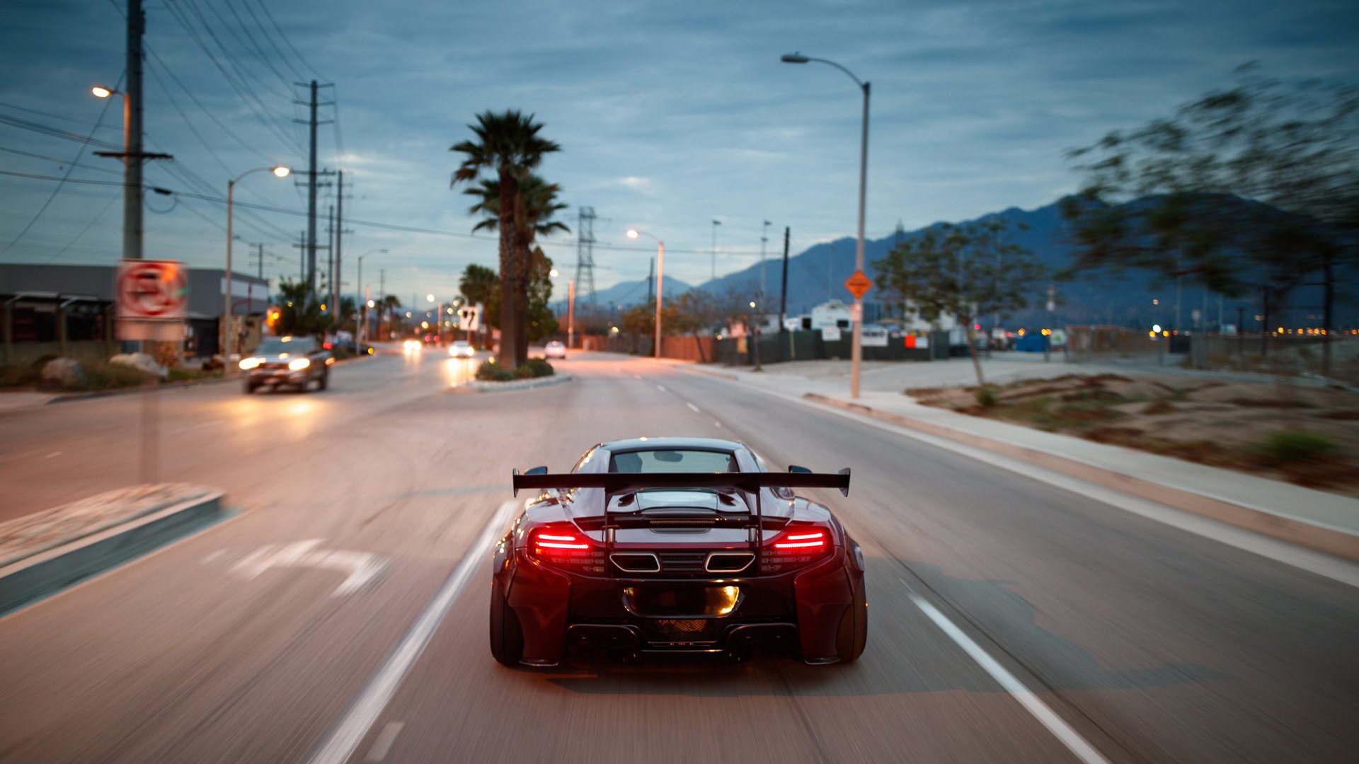 开云sport-暗夜与猎手，当沉默的福克斯在绝境中发出唯一的声音