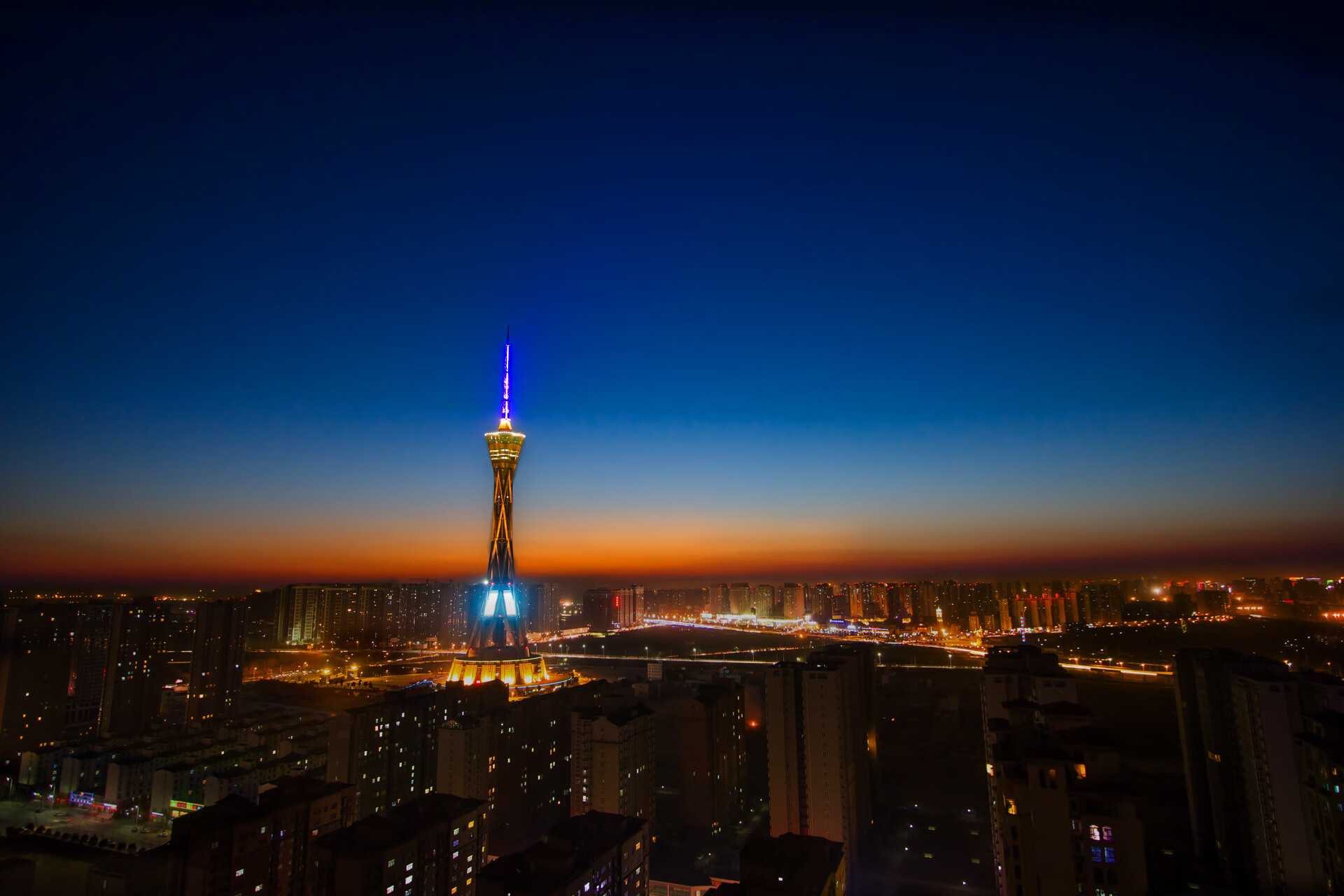 跨界传奇，佛罗伦萨足球压制秘鲁，弗拉霍维奇在NBA季后赛中统治赛场