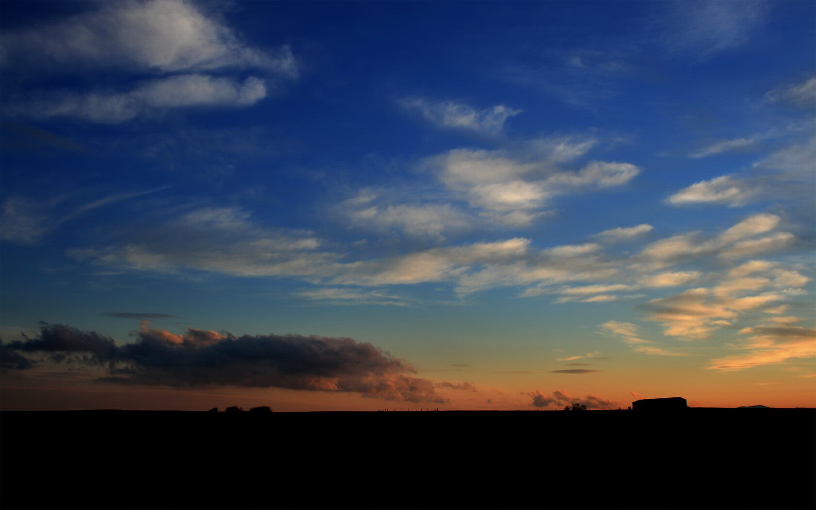 新王加冕,旧神叹息,哈利伯顿用实力引领76人强势晋级,勇士王朝迎来黄昏